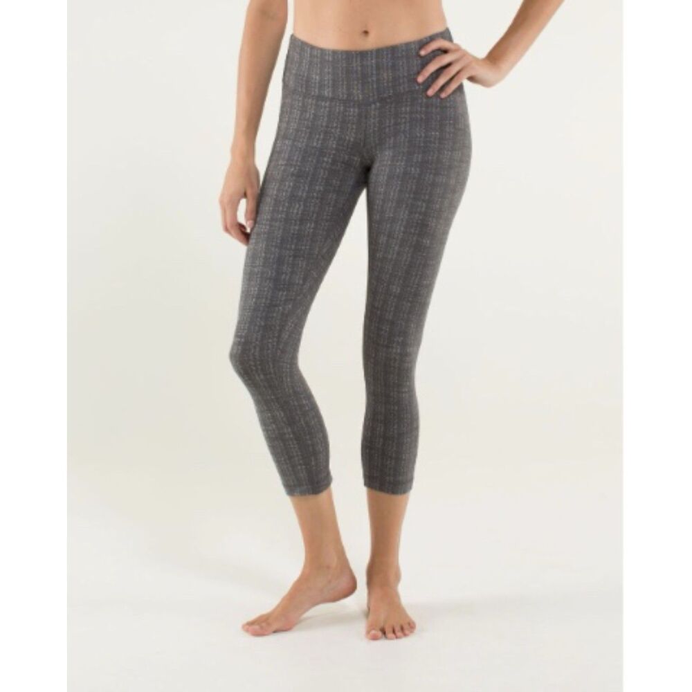 EUC Lululemon Wunder Under Crop *Textured Ziggy Wee October Angel Wing Soot 8